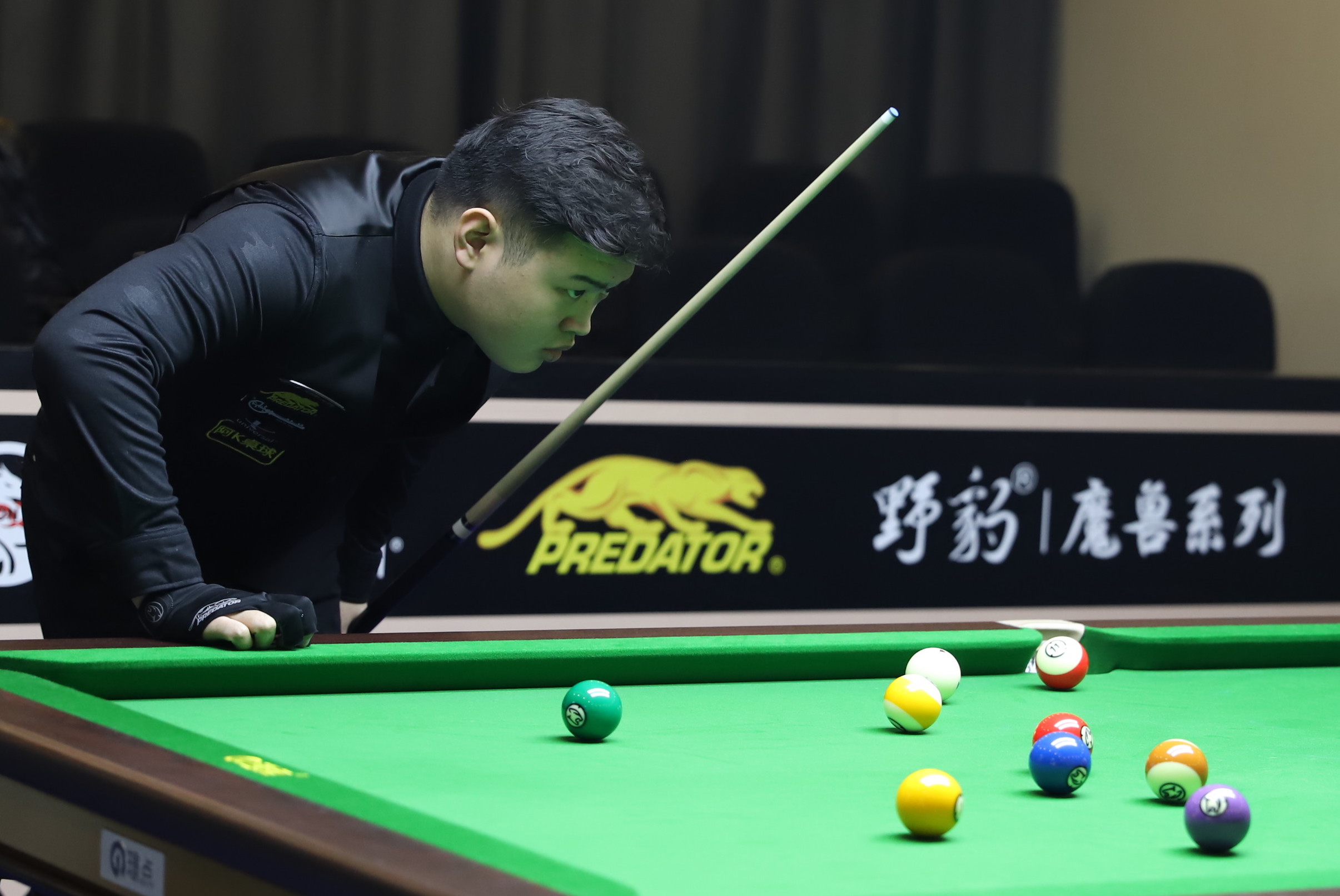 冰球运动在 冰球运动在