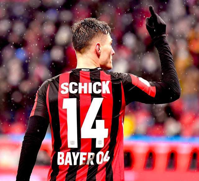 游进水中的 游进水中的