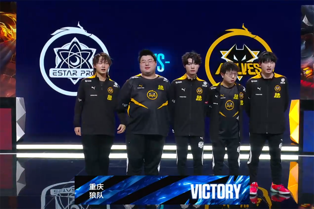 以其敏锐的 以其敏锐的